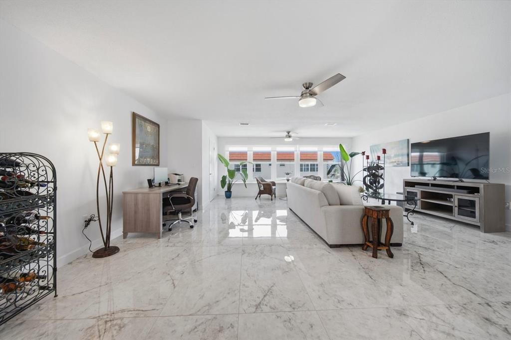 For Sale: $199,000 (1 beds, 1 baths, 1060 Square Feet)