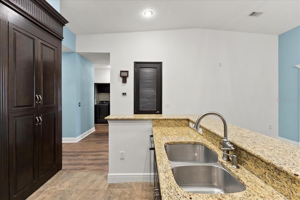 For Rent: $3,000 (3 beds, 2 baths, 1575 Square Feet)