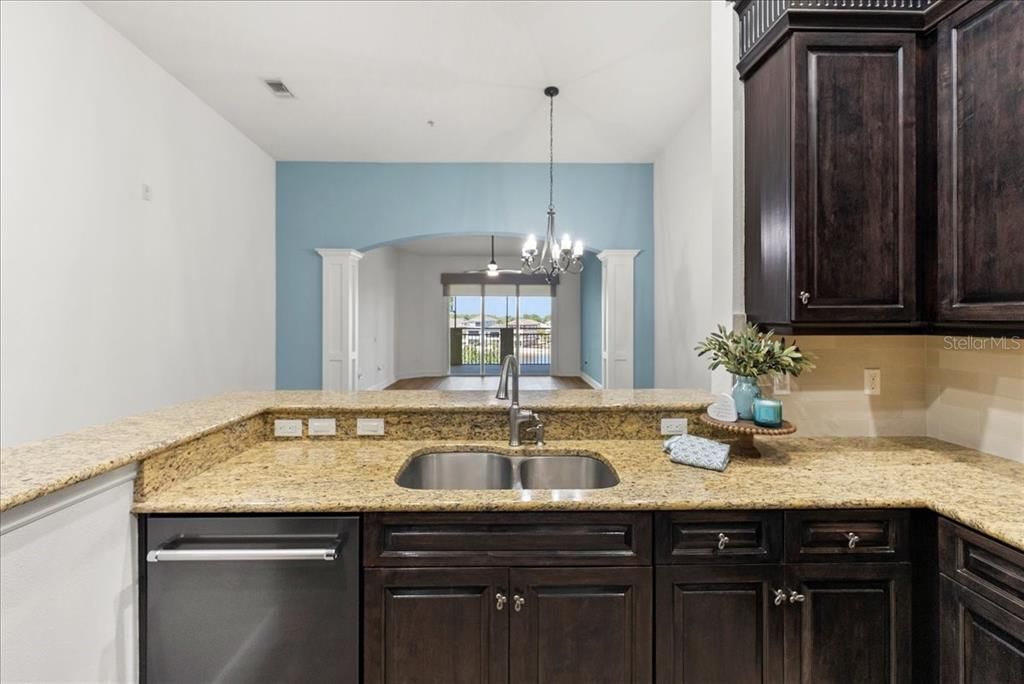 For Rent: $3,000 (3 beds, 2 baths, 1575 Square Feet)
