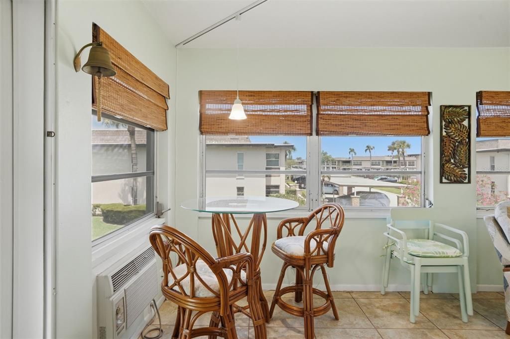 For Sale: $112,000 (2 beds, 2 baths, 1104 Square Feet)