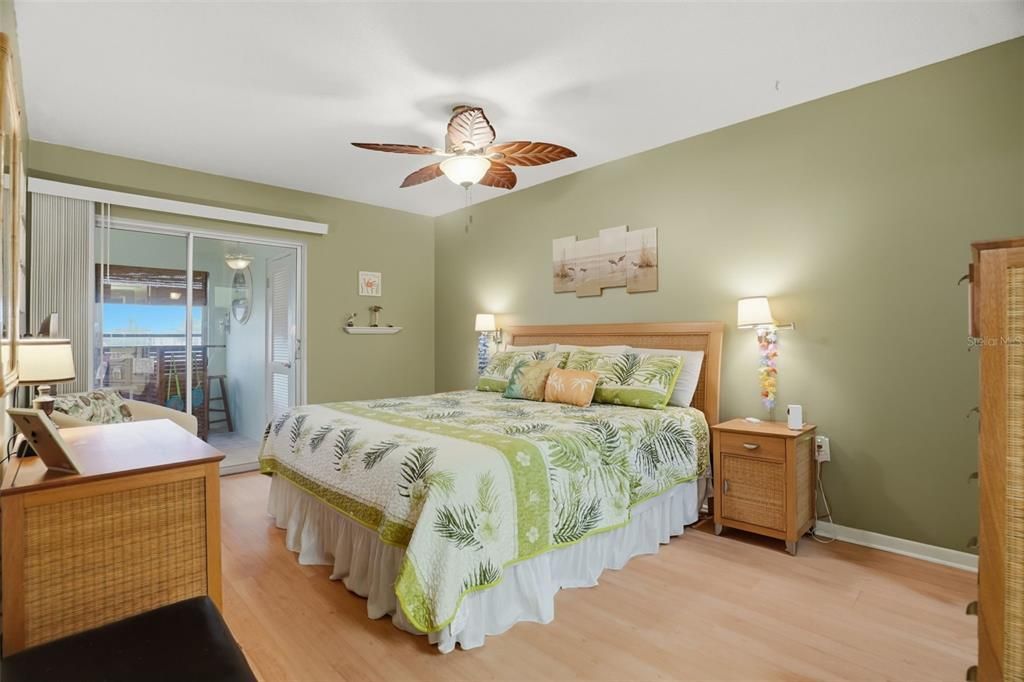 For Sale: $112,000 (2 beds, 2 baths, 1104 Square Feet)