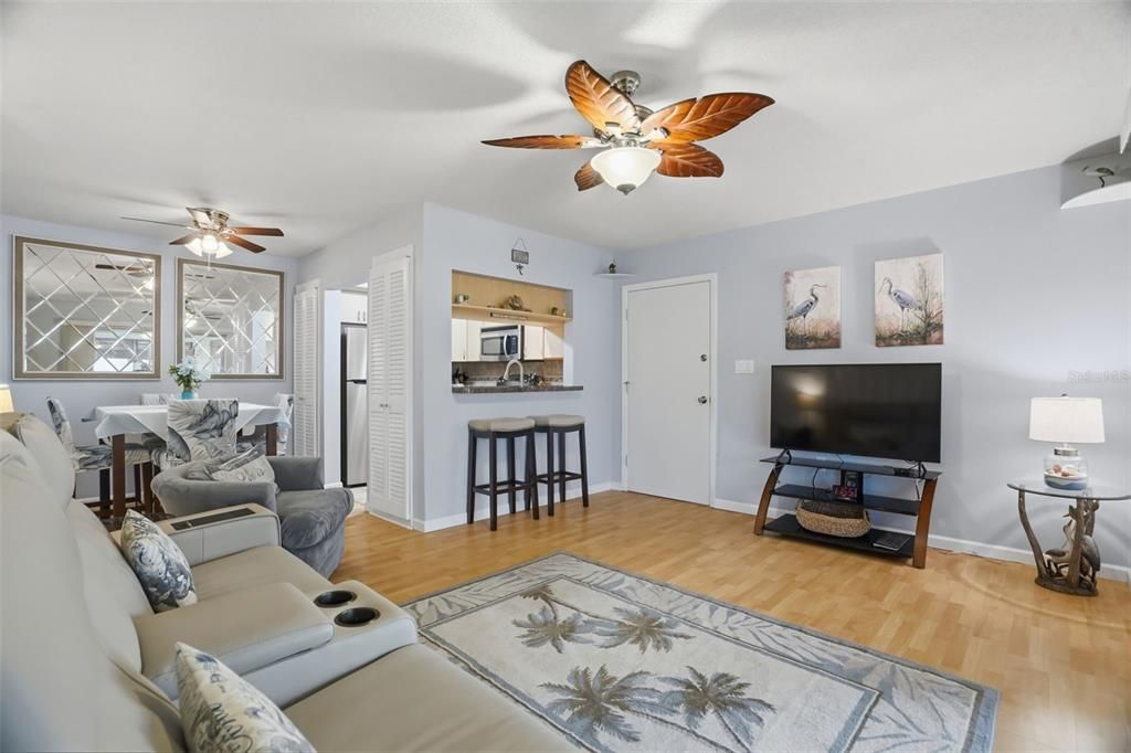 For Sale: $112,000 (2 beds, 2 baths, 1104 Square Feet)