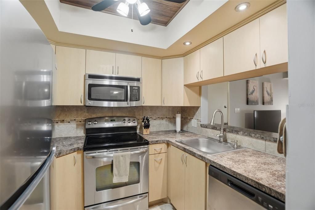 For Sale: $112,000 (2 beds, 2 baths, 1104 Square Feet)
