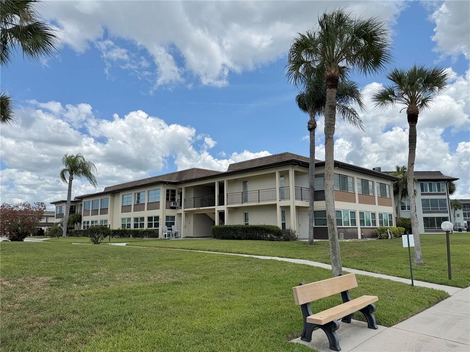 For Sale: $112,000 (2 beds, 2 baths, 1104 Square Feet)