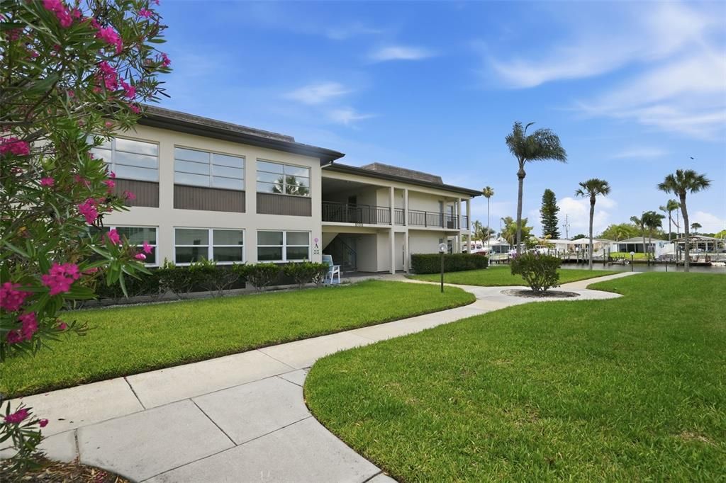 For Sale: $112,000 (2 beds, 2 baths, 1104 Square Feet)
