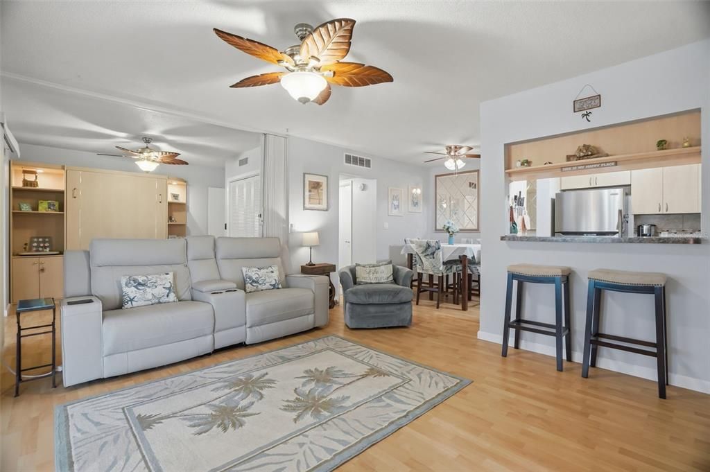 For Sale: $112,000 (2 beds, 2 baths, 1104 Square Feet)
