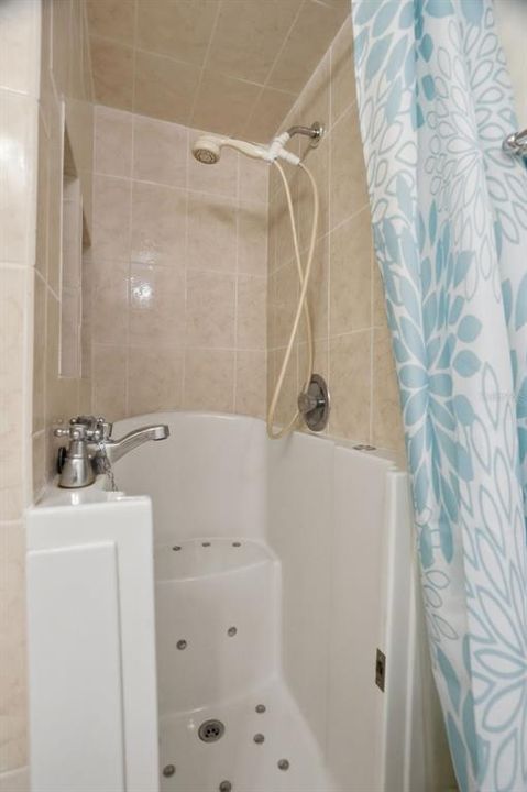 For Sale: $112,000 (2 beds, 2 baths, 1104 Square Feet)