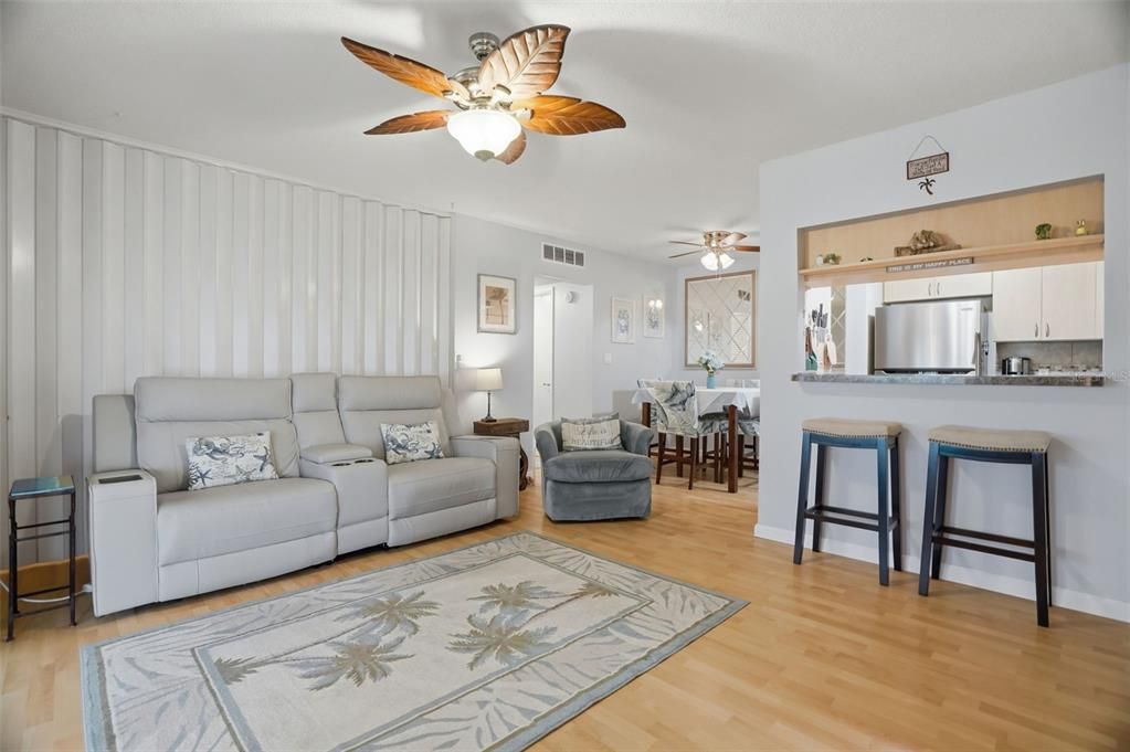 For Sale: $112,000 (2 beds, 2 baths, 1104 Square Feet)