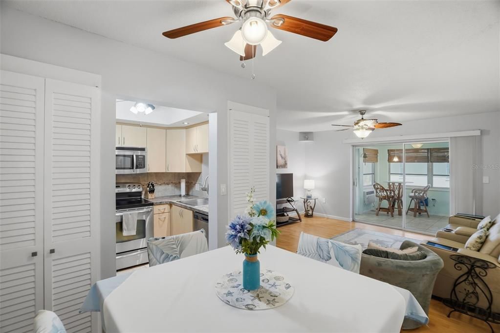 For Sale: $112,000 (2 beds, 2 baths, 1104 Square Feet)