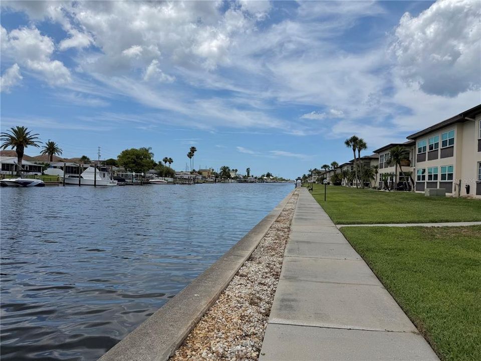 For Sale: $112,000 (2 beds, 2 baths, 1104 Square Feet)