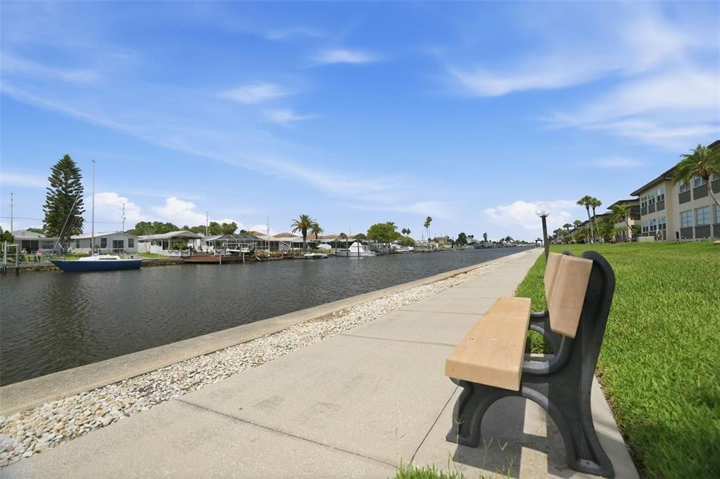 For Sale: $112,000 (2 beds, 2 baths, 1104 Square Feet)