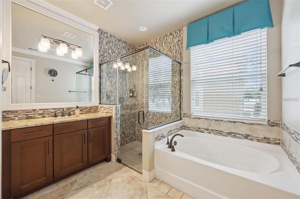 For Sale: $674,900 (5 beds, 4 baths, 3105 Square Feet)