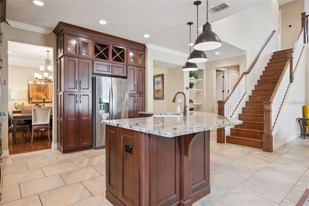 For Sale: $674,900 (5 beds, 4 baths, 3105 Square Feet)