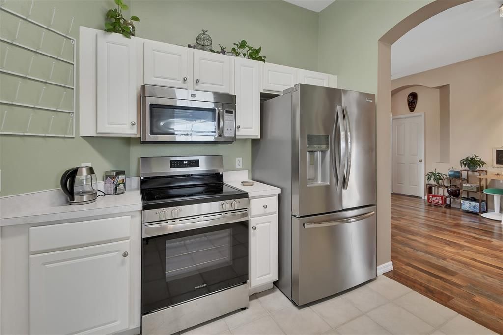 For Sale: $425,000 (4 beds, 2 baths, 2161 Square Feet)