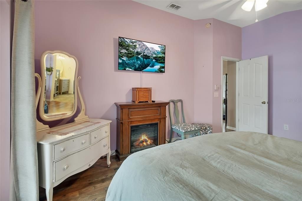 For Sale: $425,000 (4 beds, 2 baths, 2161 Square Feet)