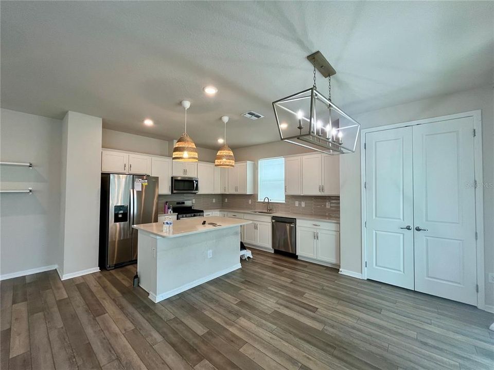 В аренду: $2,900 (4 спален, 3 ванн, 2203 Квадратных фут)