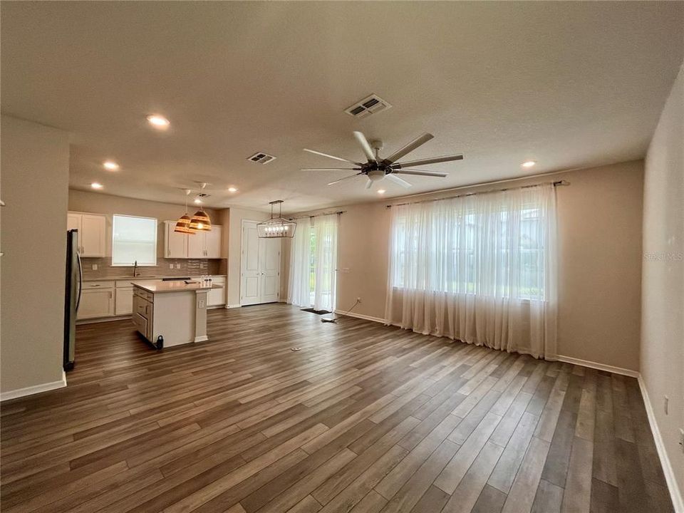 В аренду: $2,900 (4 спален, 3 ванн, 2203 Квадратных фут)