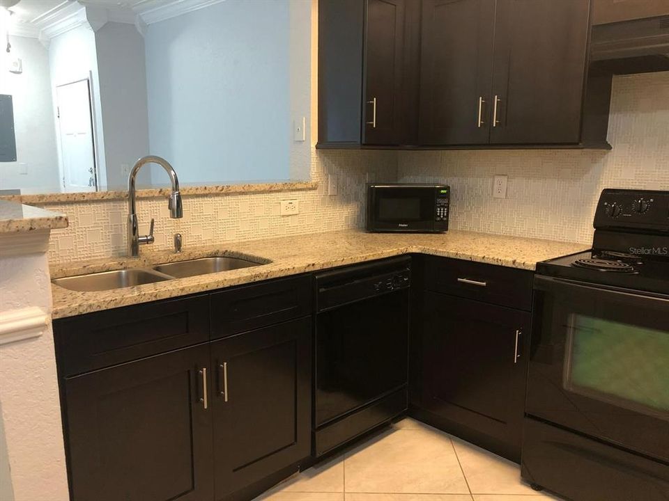 For Sale: $215,000 (2 beds, 2 baths, 1115 Square Feet)
