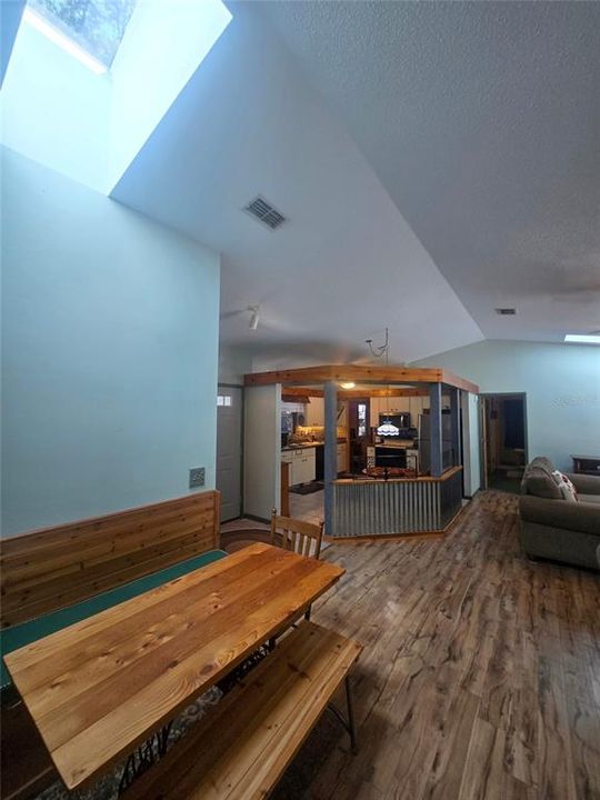 Activo con contrato: $330,000 (2 camas, 2 baños, 1544 Pies cuadrados)