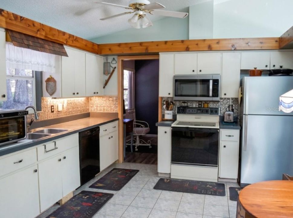 Activo con contrato: $330,000 (2 camas, 2 baños, 1544 Pies cuadrados)