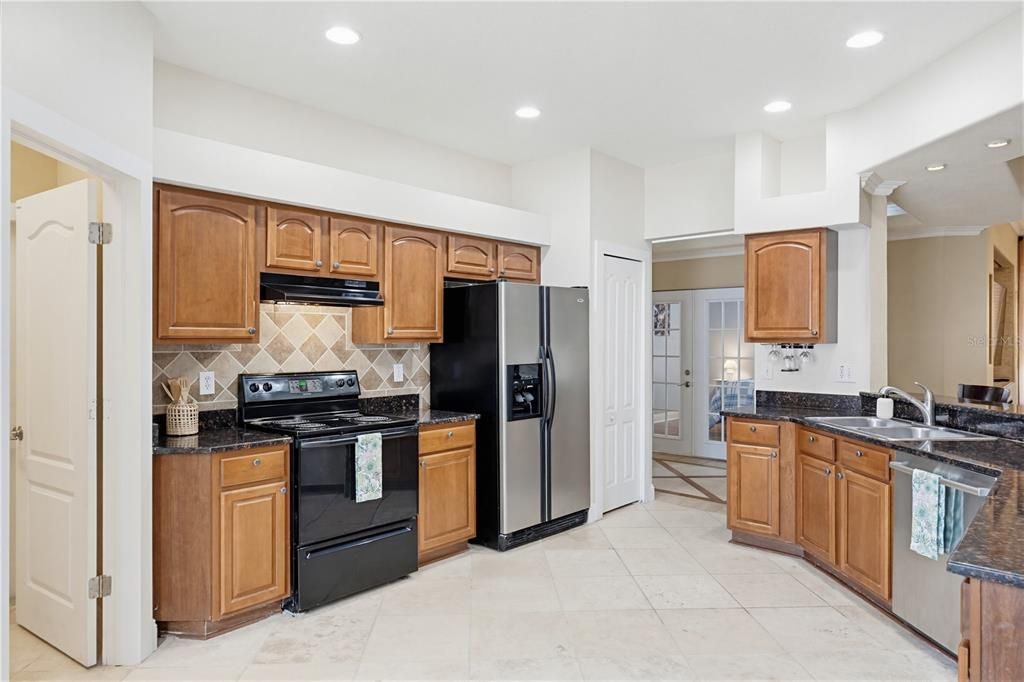For Sale: $385,000 (3 beds, 2 baths, 2138 Square Feet)