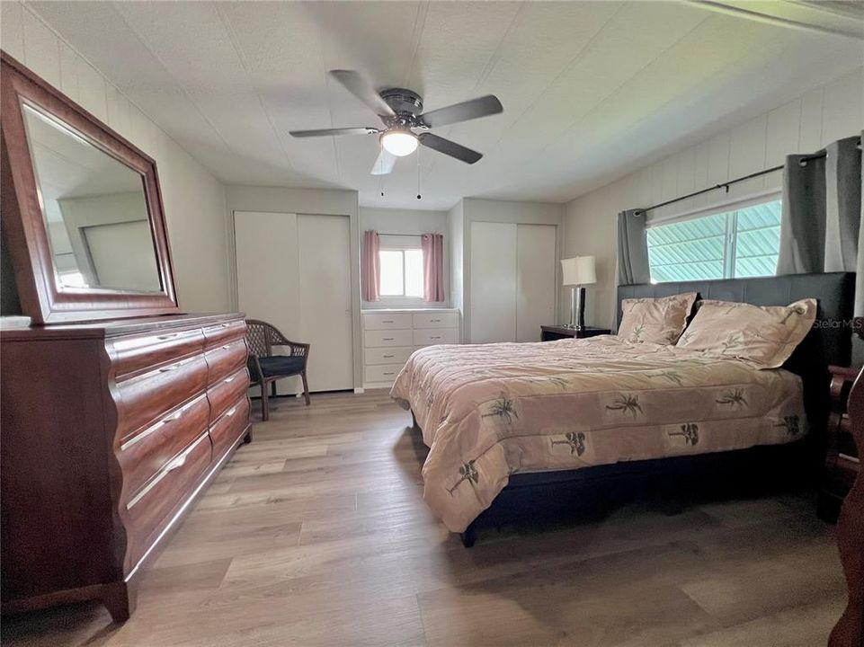 На продажу: $199,900 (2 спален, 2 ванн, 1208 Квадратных фут)