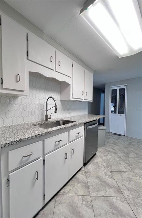 На продажу: $199,900 (2 спален, 2 ванн, 1208 Квадратных фут)