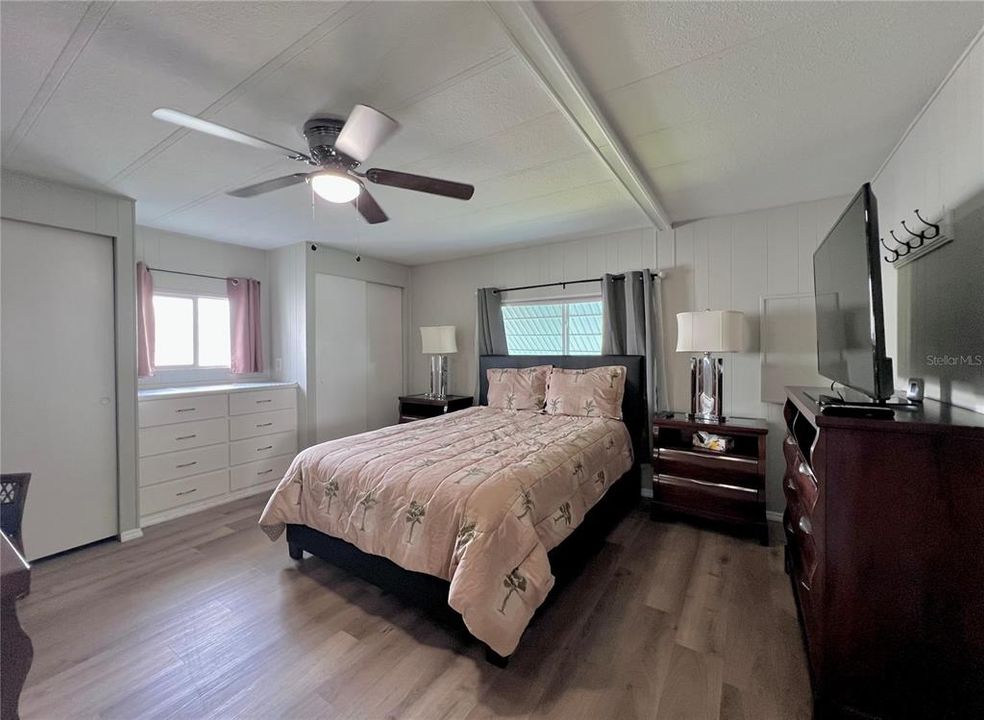 На продажу: $199,900 (2 спален, 2 ванн, 1208 Квадратных фут)