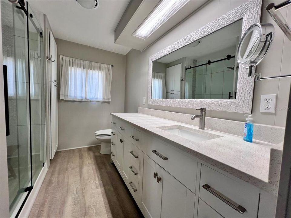 На продажу: $199,900 (2 спален, 2 ванн, 1208 Квадратных фут)