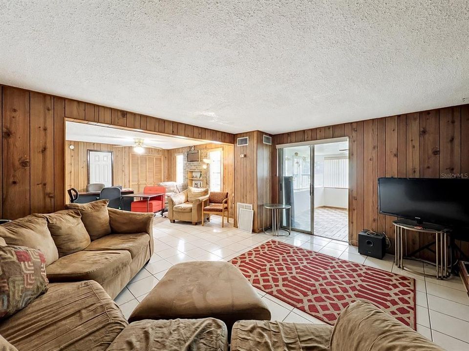 For Sale: $250,000 (4 beds, 2 baths, 1445 Square Feet)