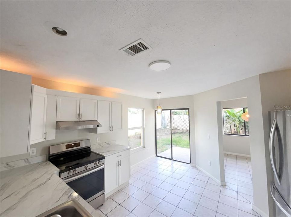 En Venta: $352,000 (4 camas, 2 baños, 2324 Pies cuadrados)