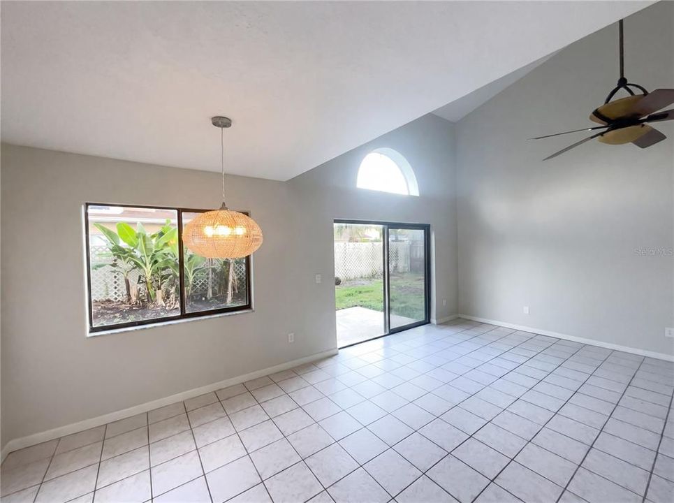 En Venta: $352,000 (4 camas, 2 baños, 2324 Pies cuadrados)