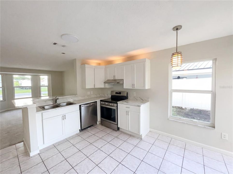 En Venta: $352,000 (4 camas, 2 baños, 2324 Pies cuadrados)