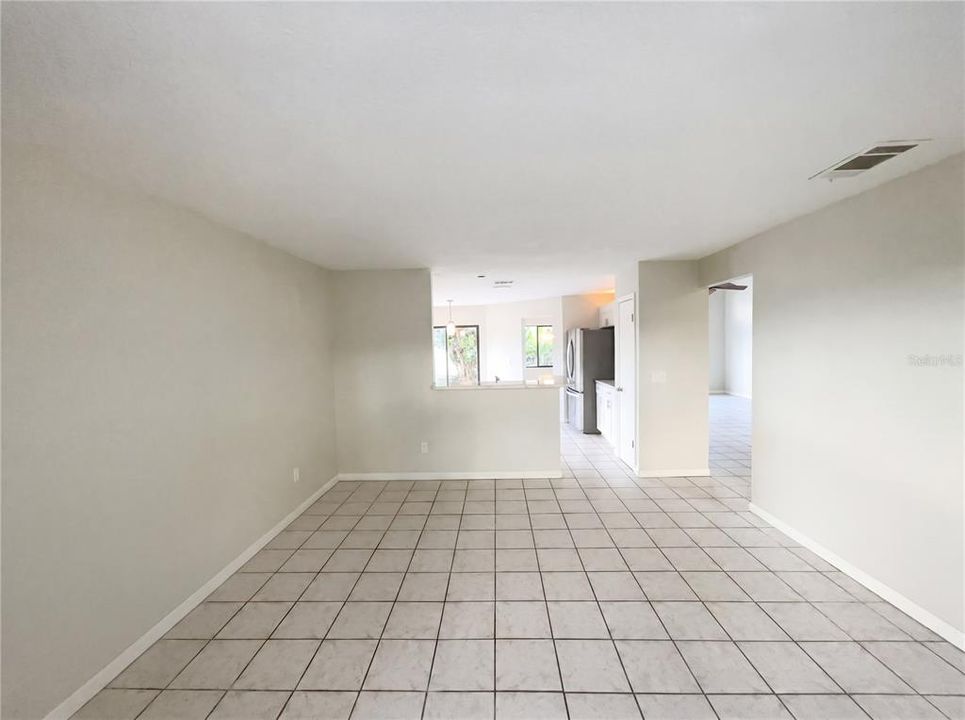 En Venta: $352,000 (4 camas, 2 baños, 2324 Pies cuadrados)