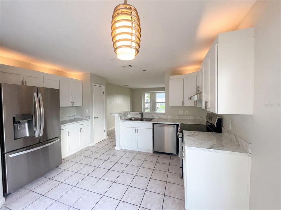 En Venta: $352,000 (4 camas, 2 baños, 2324 Pies cuadrados)