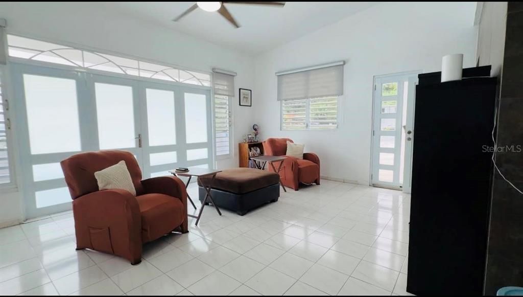 En Venta: $265,000 (3 camas, 1 baños, 2200 Pies cuadrados)