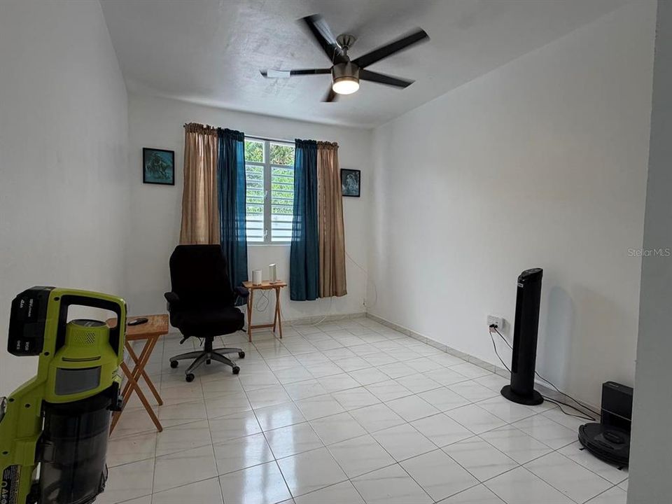 En Venta: $265,000 (3 camas, 1 baños, 2200 Pies cuadrados)