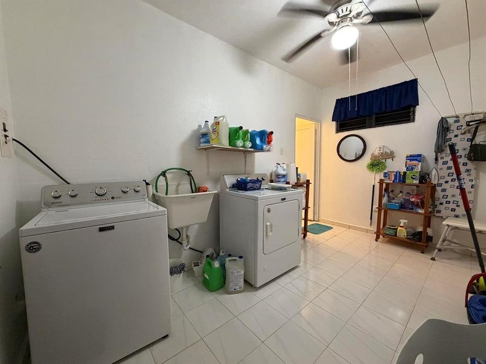 En Venta: $265,000 (3 camas, 1 baños, 2200 Pies cuadrados)