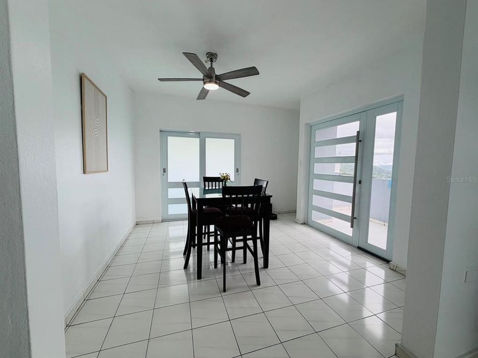 En Venta: $265,000 (3 camas, 1 baños, 2200 Pies cuadrados)