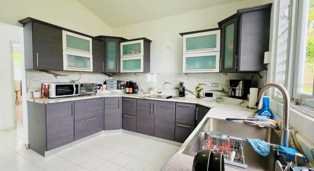 En Venta: $265,000 (3 camas, 1 baños, 2200 Pies cuadrados)