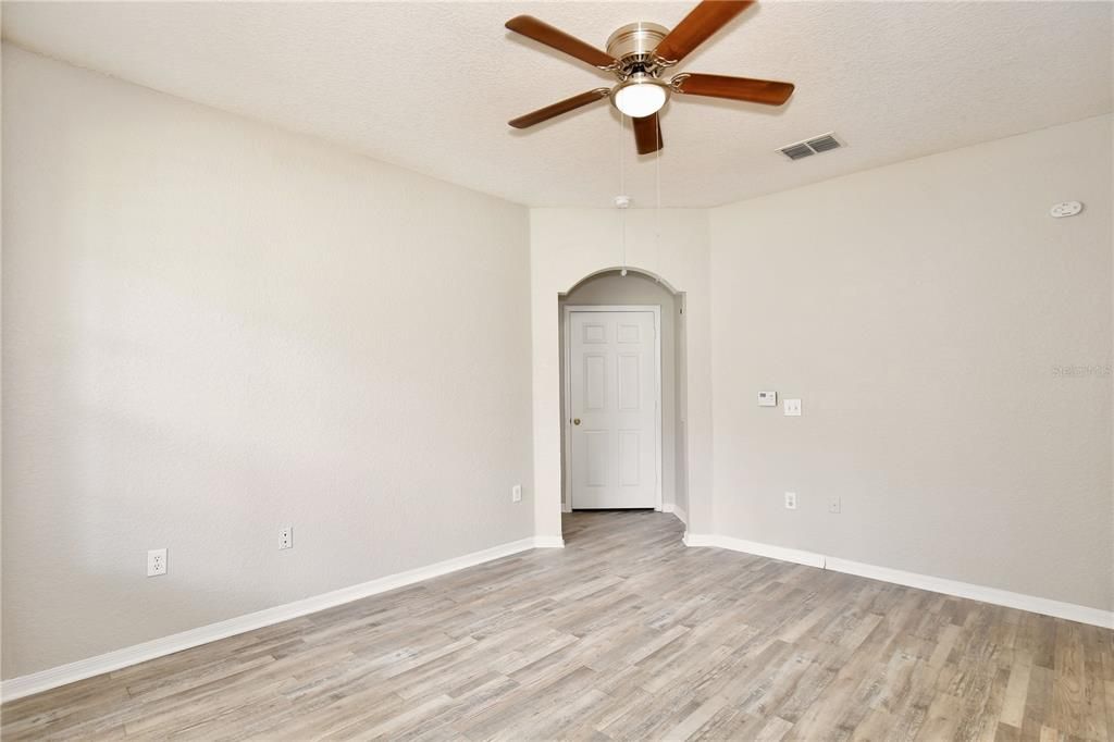 Active With Contract: $1,495 (2 beds, 2 baths, 1106 Square Feet)