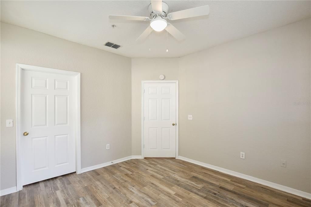 Active With Contract: $1,495 (2 beds, 2 baths, 1106 Square Feet)