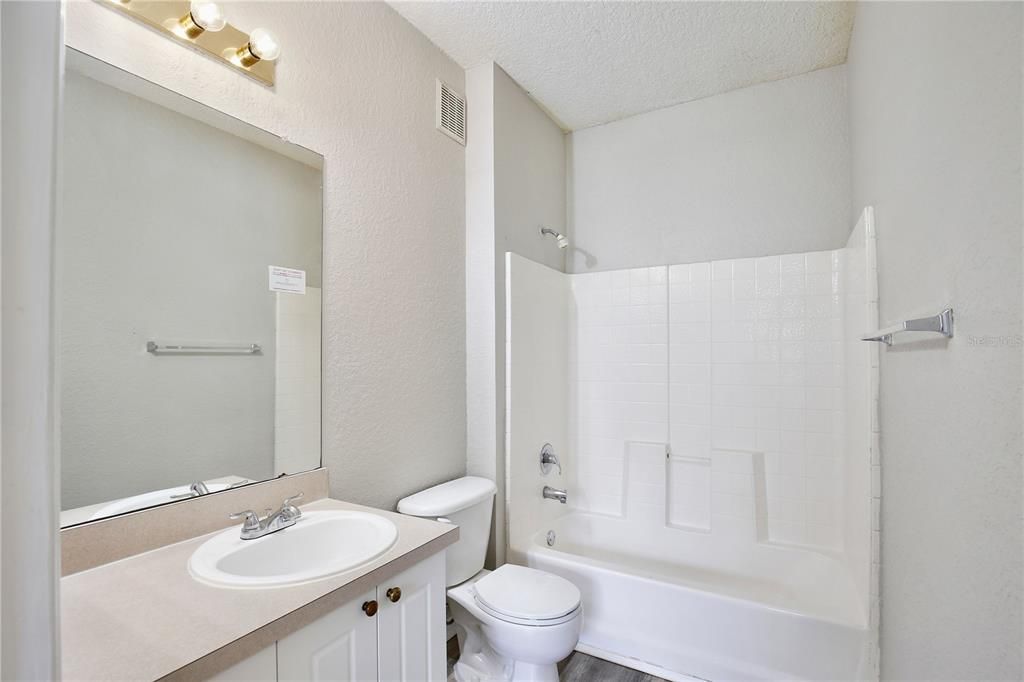 Active With Contract: $1,495 (2 beds, 2 baths, 1106 Square Feet)