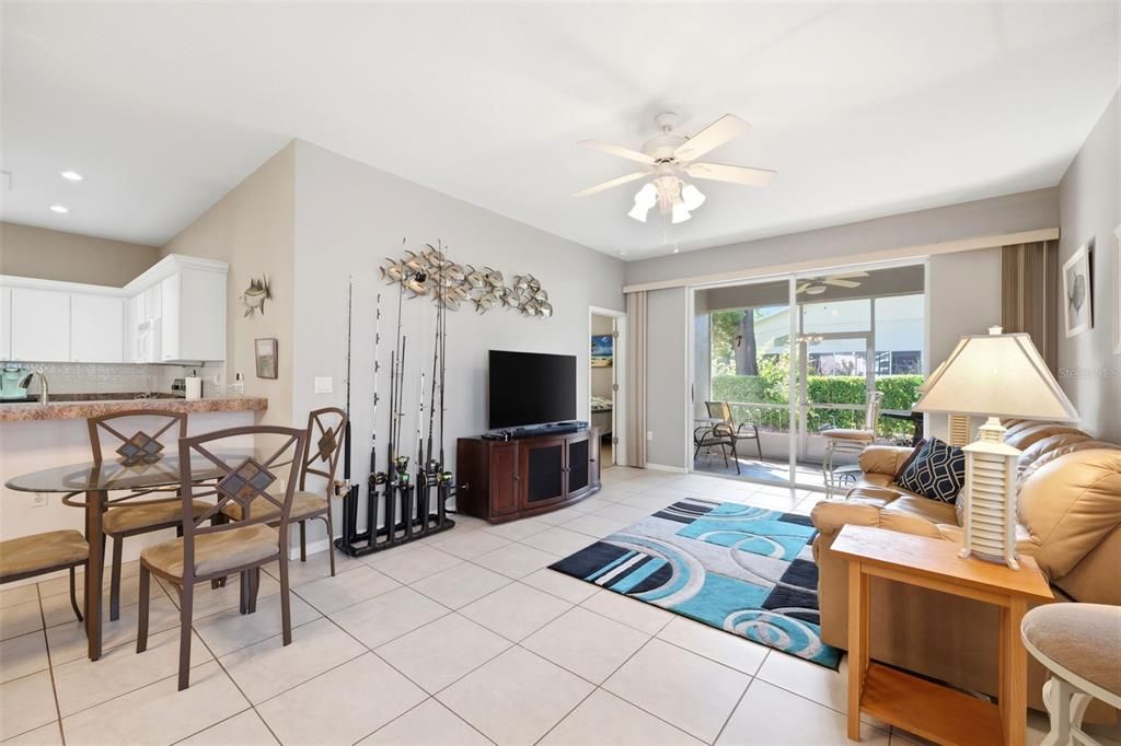 For Sale: $225,000 (2 beds, 2 baths, 1060 Square Feet)