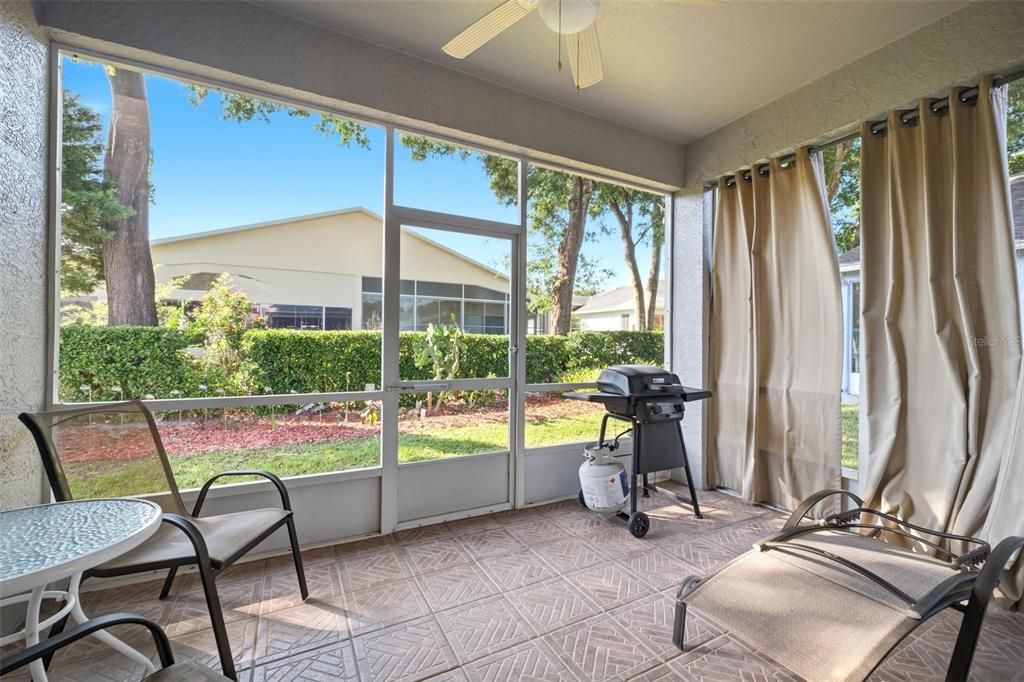 For Sale: $225,000 (2 beds, 2 baths, 1060 Square Feet)