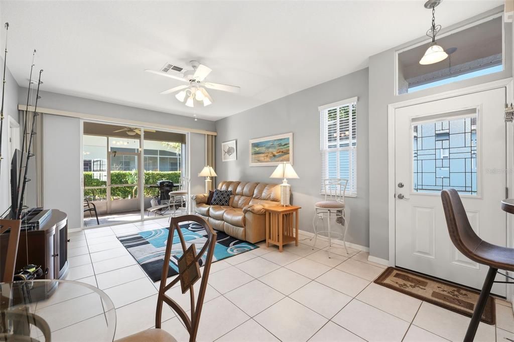 For Sale: $225,000 (2 beds, 2 baths, 1060 Square Feet)