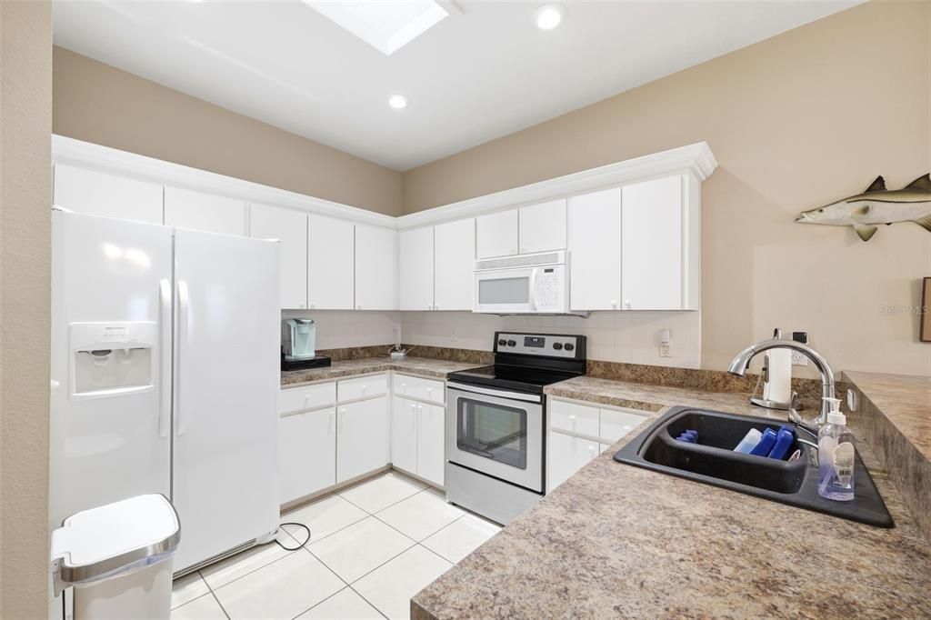 For Sale: $225,000 (2 beds, 2 baths, 1060 Square Feet)
