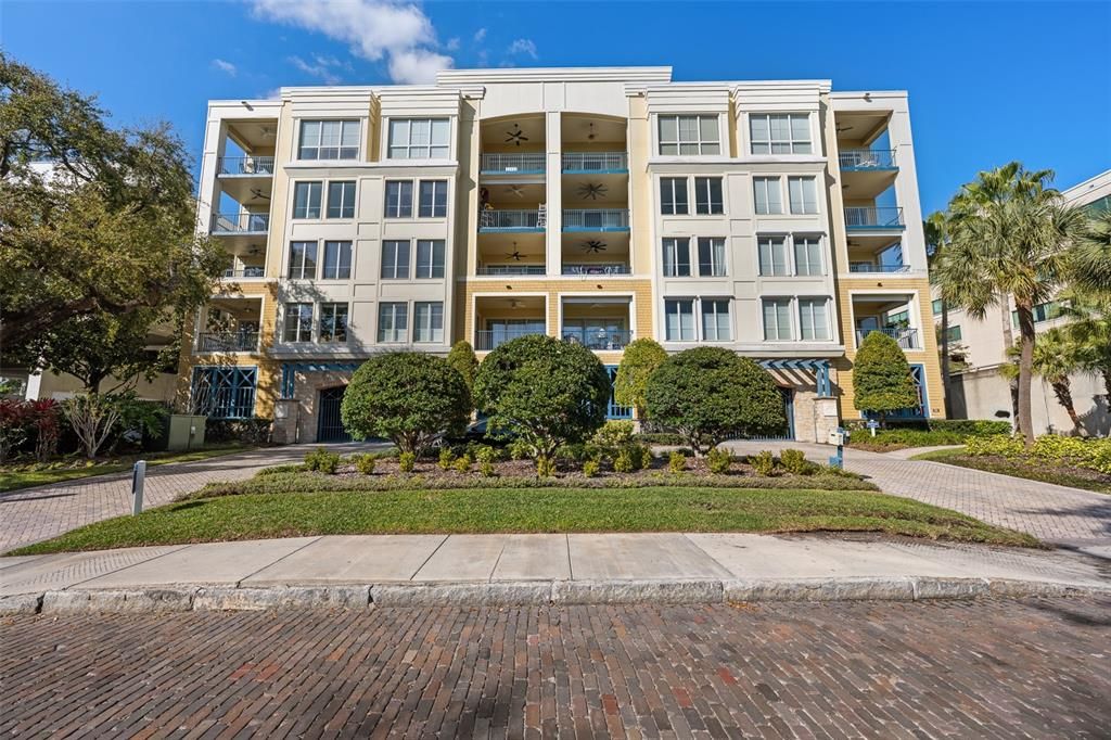 For Sale: $1,175,000 (2 beds, 2 baths, 1839 Square Feet)