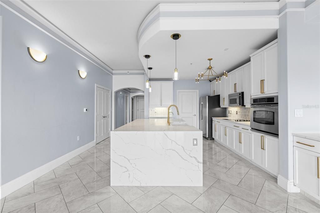 For Sale: $1,175,000 (2 beds, 2 baths, 1839 Square Feet)