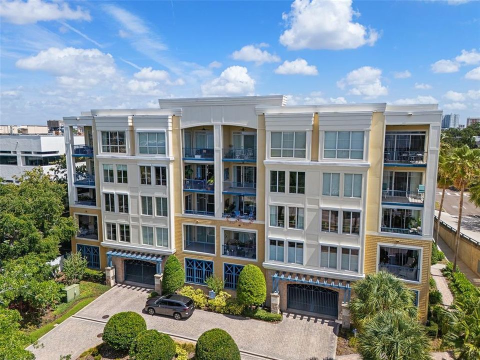 For Sale: $1,175,000 (2 beds, 2 baths, 1839 Square Feet)